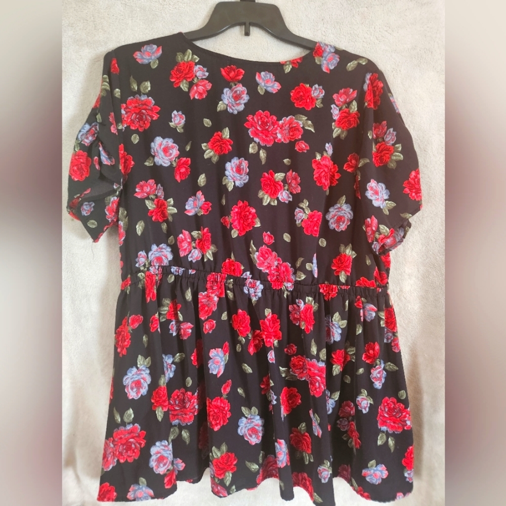 Torrid floral blouse